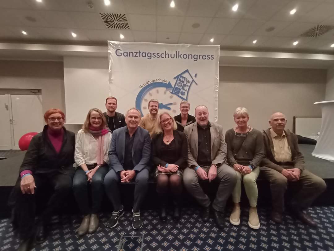 Von links nach rechts: Elisabeth Reinert, Silke Zimmermann, Christoph Bülau, Alexander Scheuerer, Tim Prokopowicz, Eva Reiter, Anna-Maria Seemann, Thomas Bungarten, Beate Peters (Geschäftsführung) und Rolf Richter